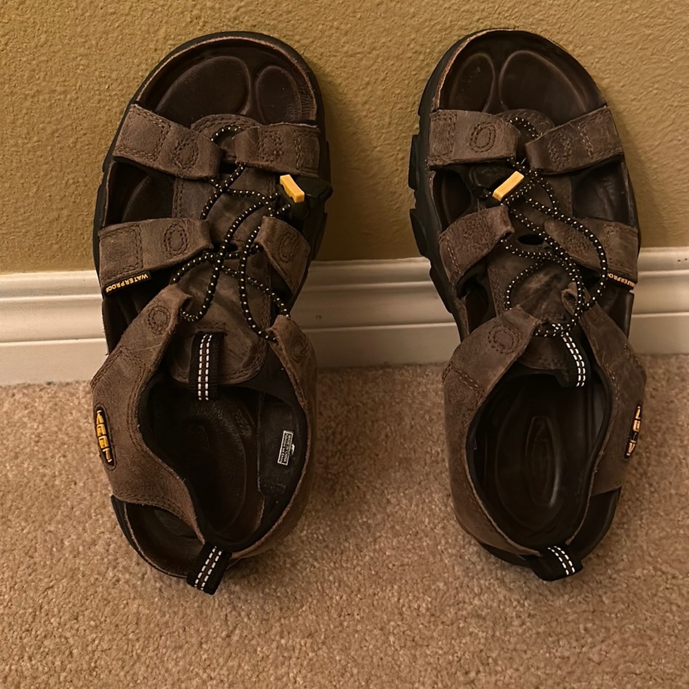 KEEN SANDALS